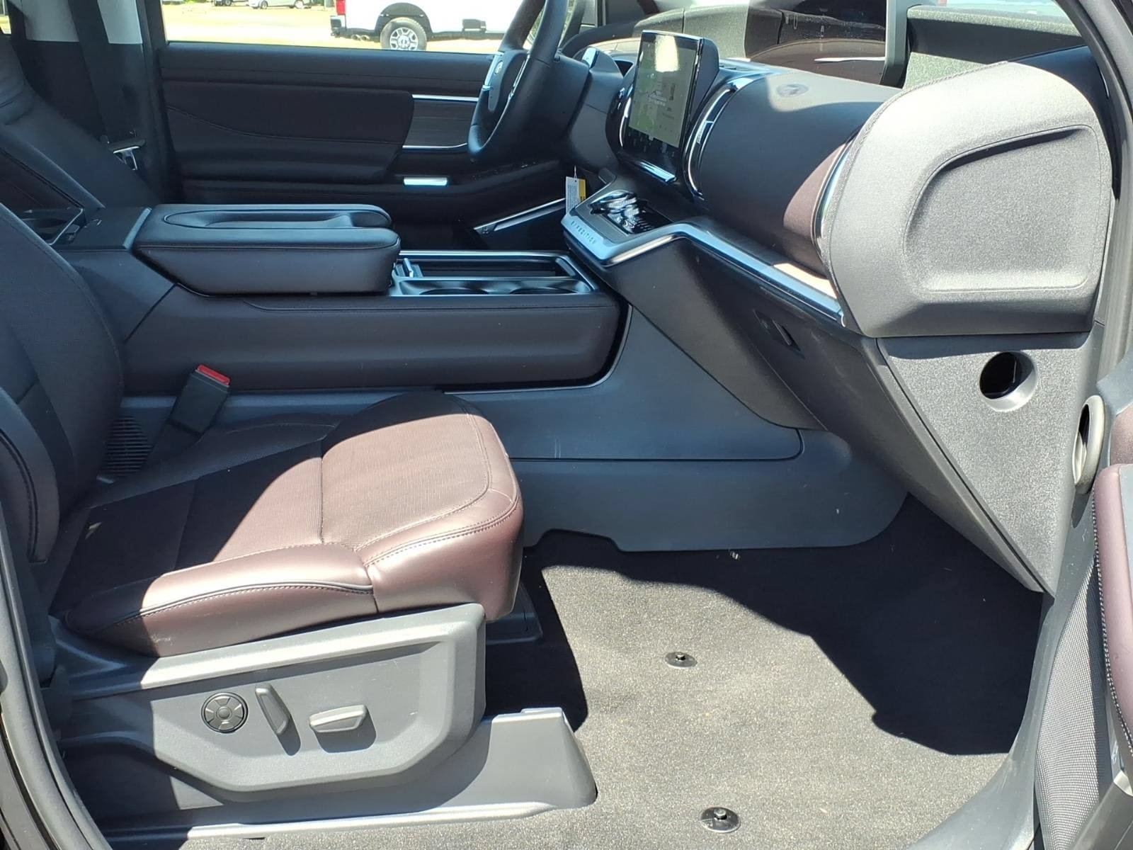 New 2026 Ford Expedition Max Platinum w/ Platinum Ultimate Package AWD/4WD image 17