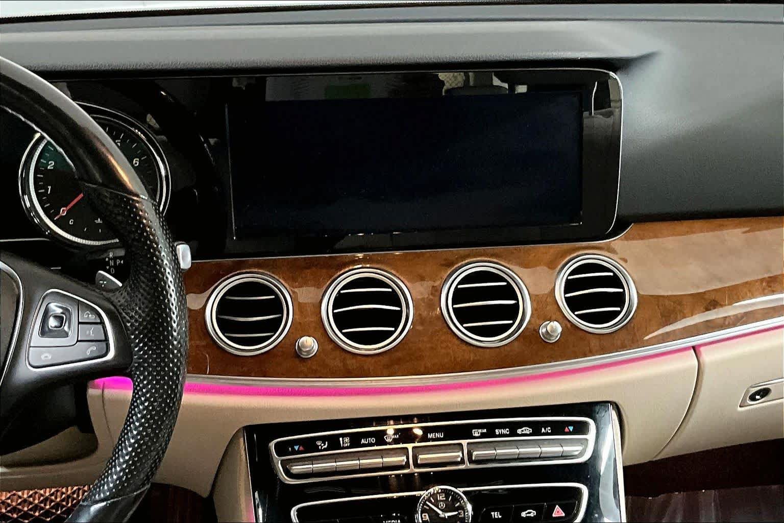 Certified 2017 Mercedes-Benz E 300 4MATIC image 7