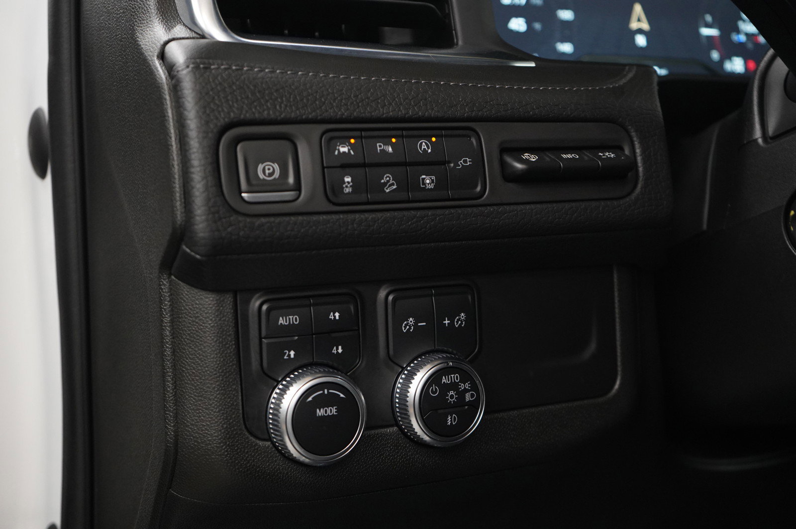 Used 2022 GMC Yukon XL Denali image 24