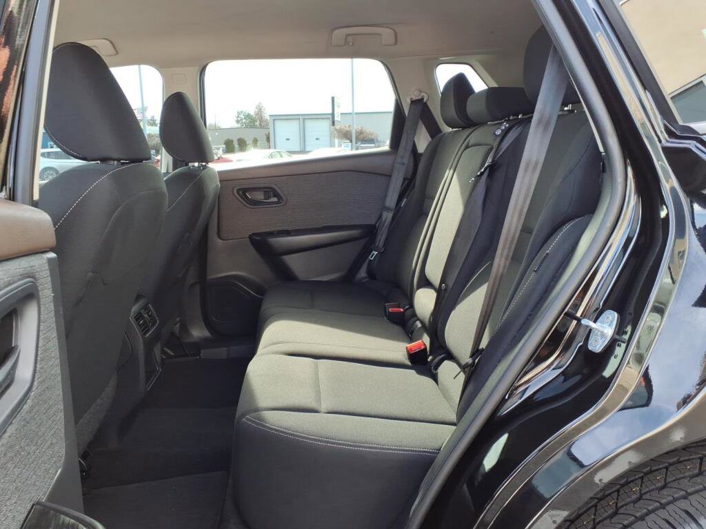 Used 2023 Nissan Rogue S image 12