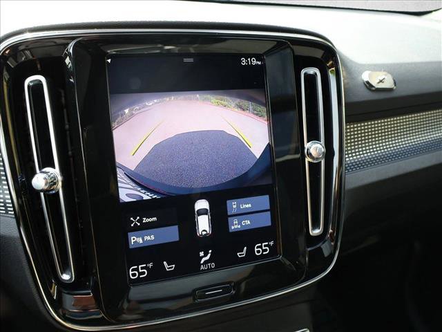 Used 2021 Volvo XC40 T4 R-Design w/ Climate Package FWD image 18
