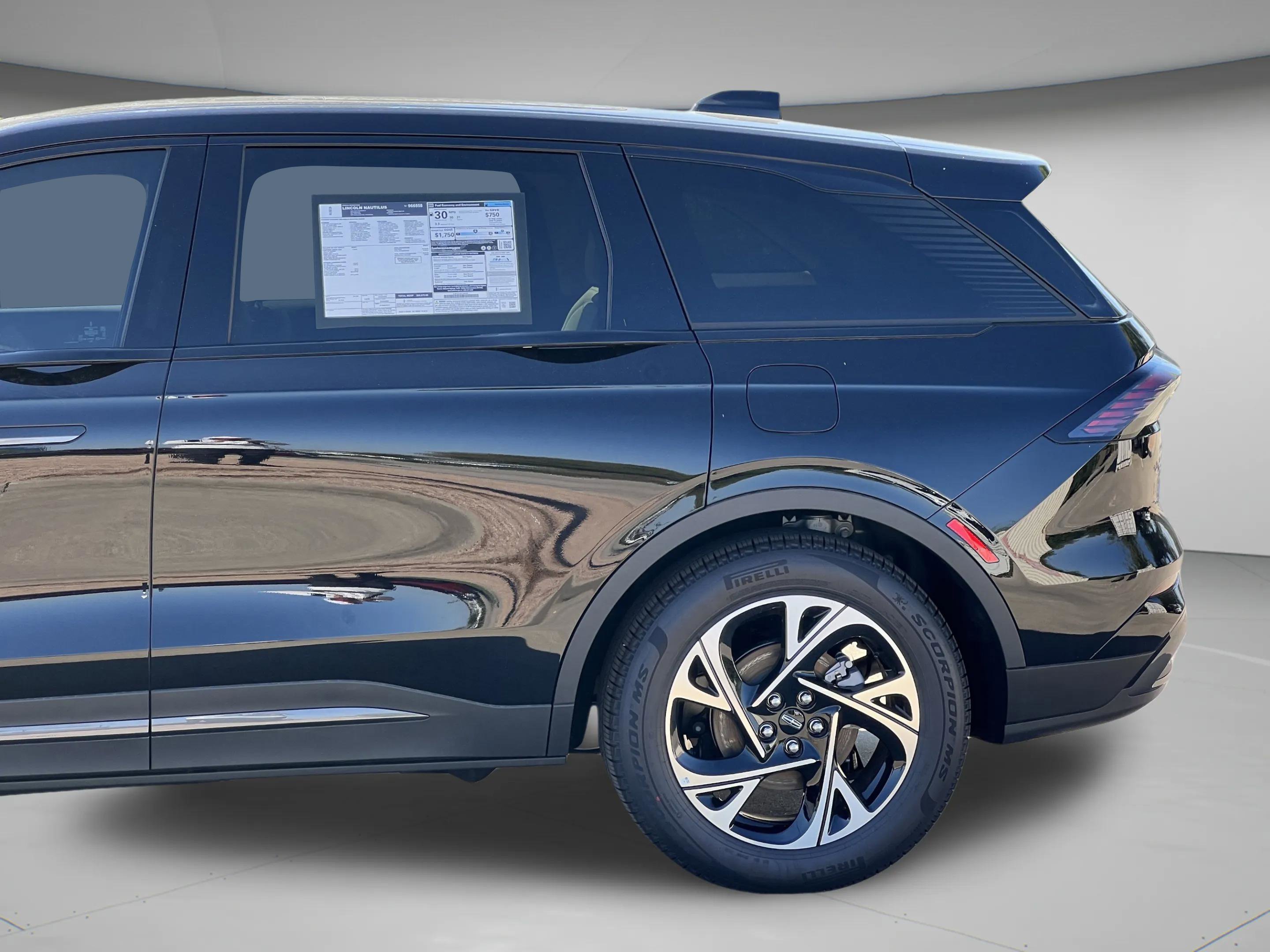 New 2025 Lincoln Nautilus Premier w/ Equipment Group 102A image 11