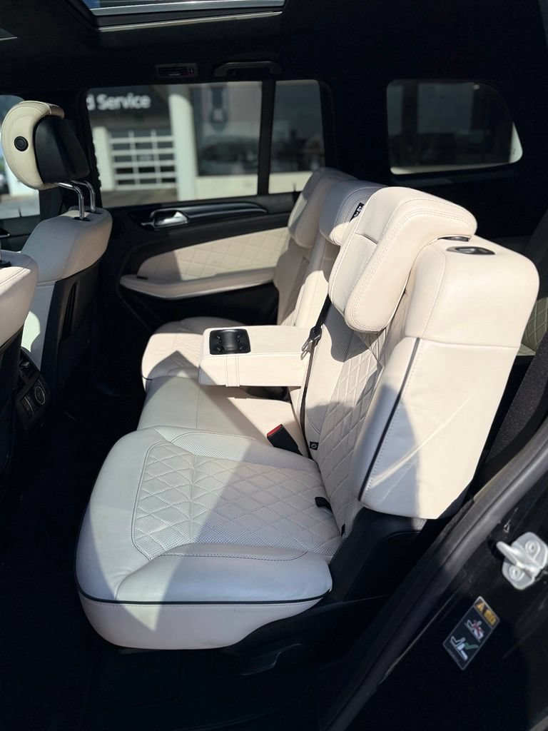 Used 2015 Mercedes-Benz GL 550 4MATIC image 15