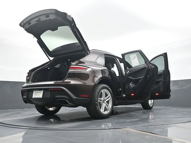 Certified 2022 Porsche Macan image 27