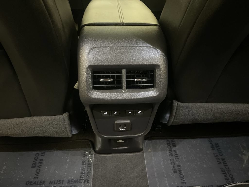 Used 2023 Chevrolet Equinox Premier FWD image 16