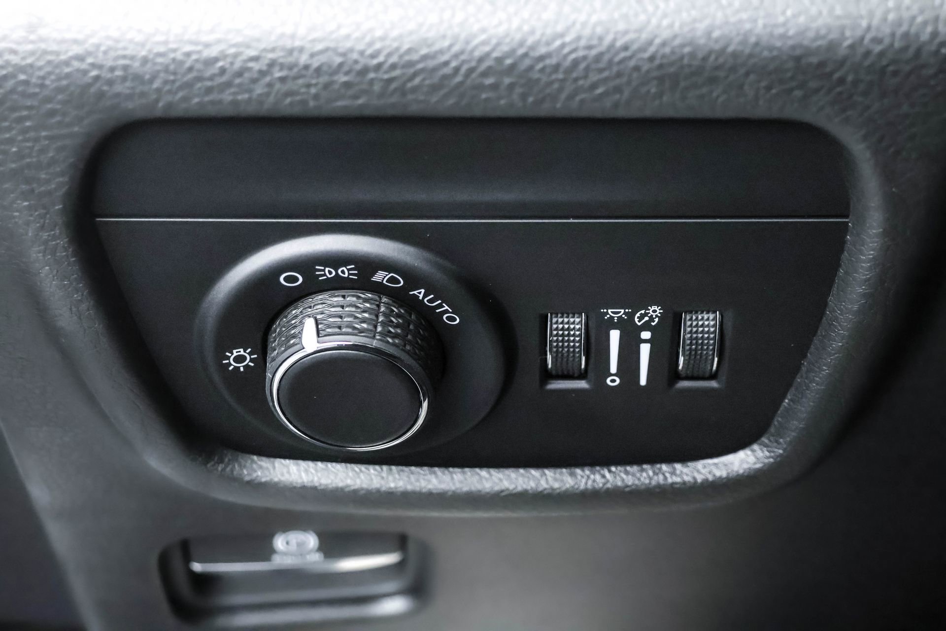 Used 2025 Jeep Grand Cherokee L Altitude image 18