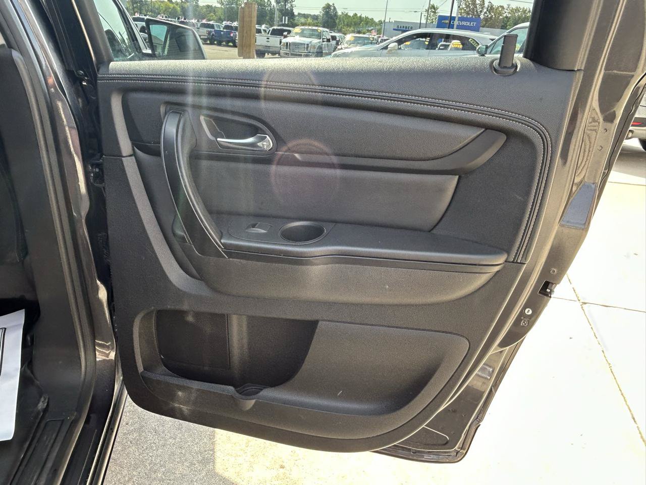 Used 2015 GMC Acadia SLE FWD image 16