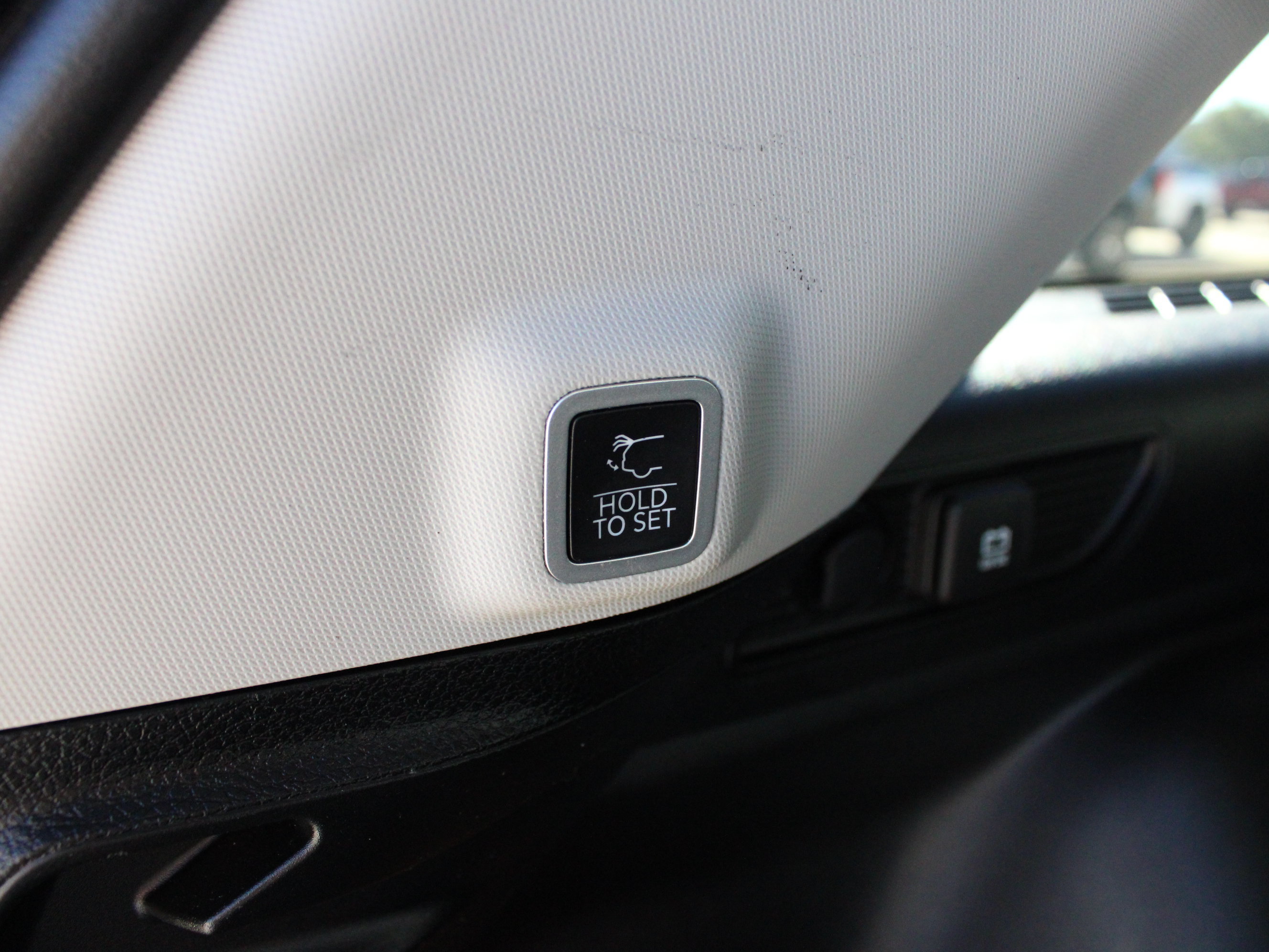 Used 2022 Jeep Grand Cherokee Limited AWD/4WD image 19