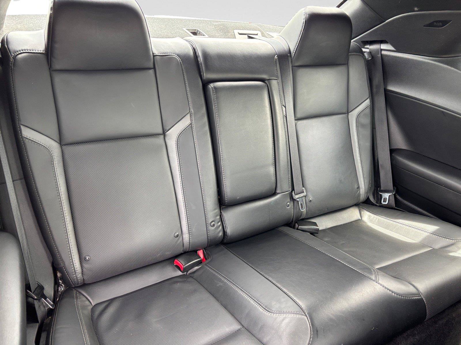 Used 2015 Dodge Challenger R/T Plus RWD image 18
