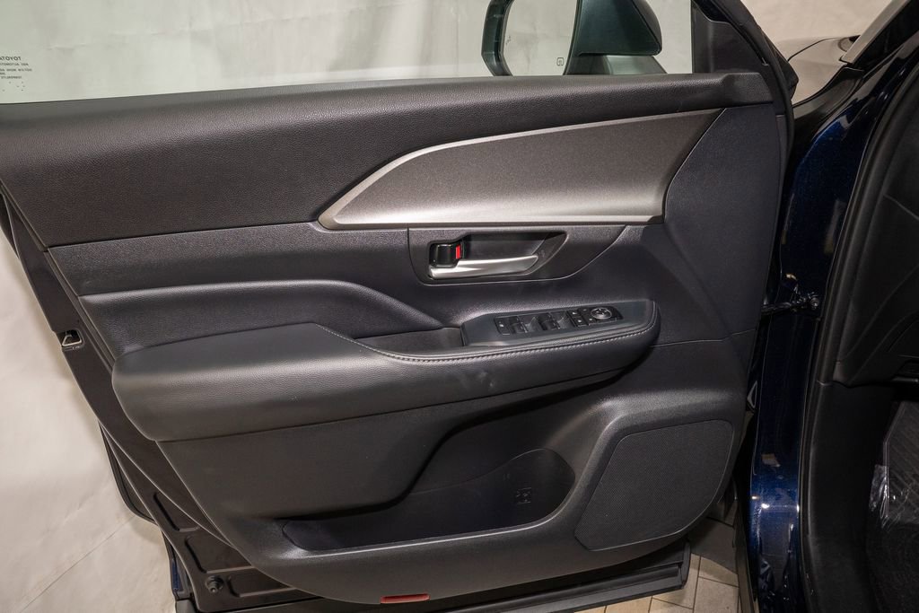 Used 2025 Toyota Grand Highlander FWD image 14