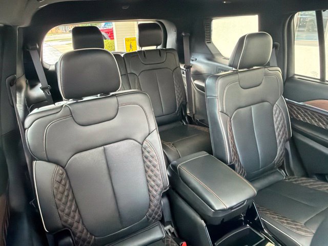 Used 2023 Jeep Grand Cherokee L Summit w/ Luxury Tech Group V AWD/4WD image 20