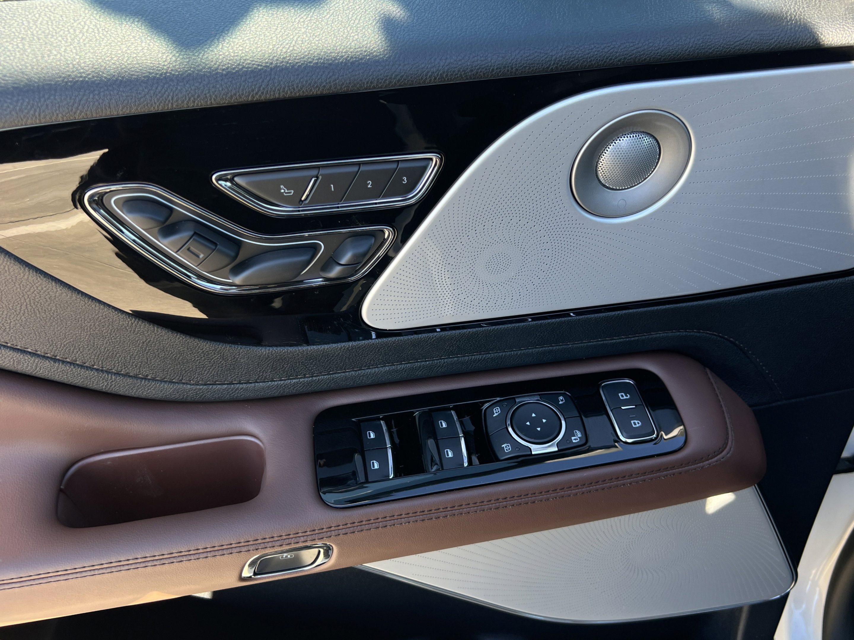 New 2026 Lincoln Aviator Reserve w/ Luxury Package RWD image 19