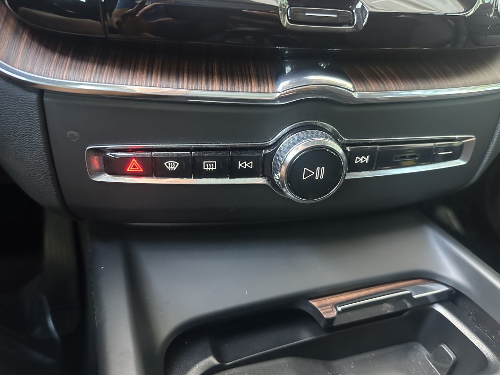 Used 2023 Volvo XC60 B5 Plus w/ Climate Package AWD/4WD image 24
