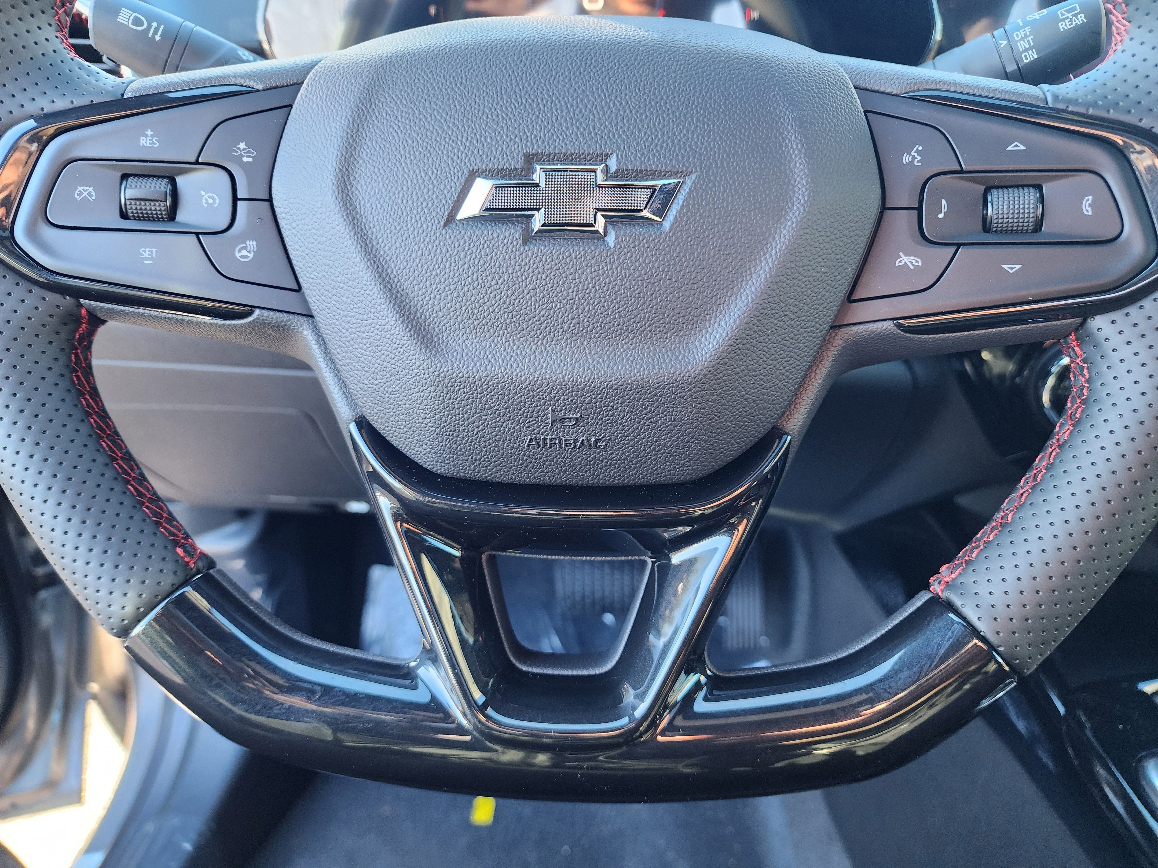 New 2026 Chevrolet Trax RS w/ Sunroof Package image 28