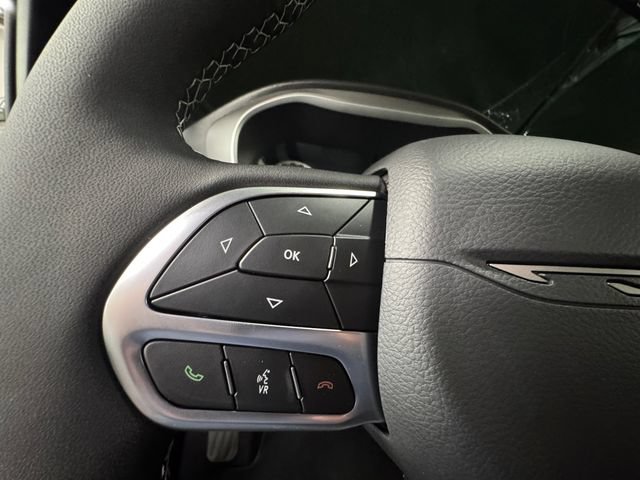 Used 2027 Chrysler Pacifica Limited FWD image 22