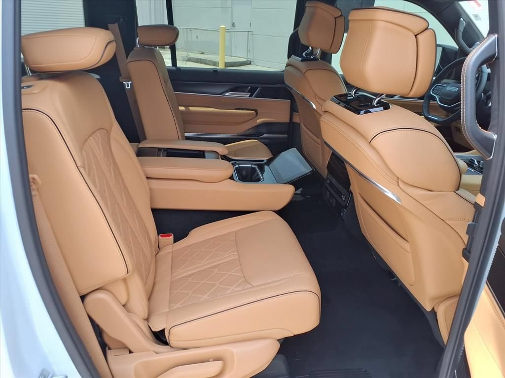 Used 2025 Jeep Grand Wagoneer Series III w/ Quick Order Packagew 28T AWD/4WD image 12