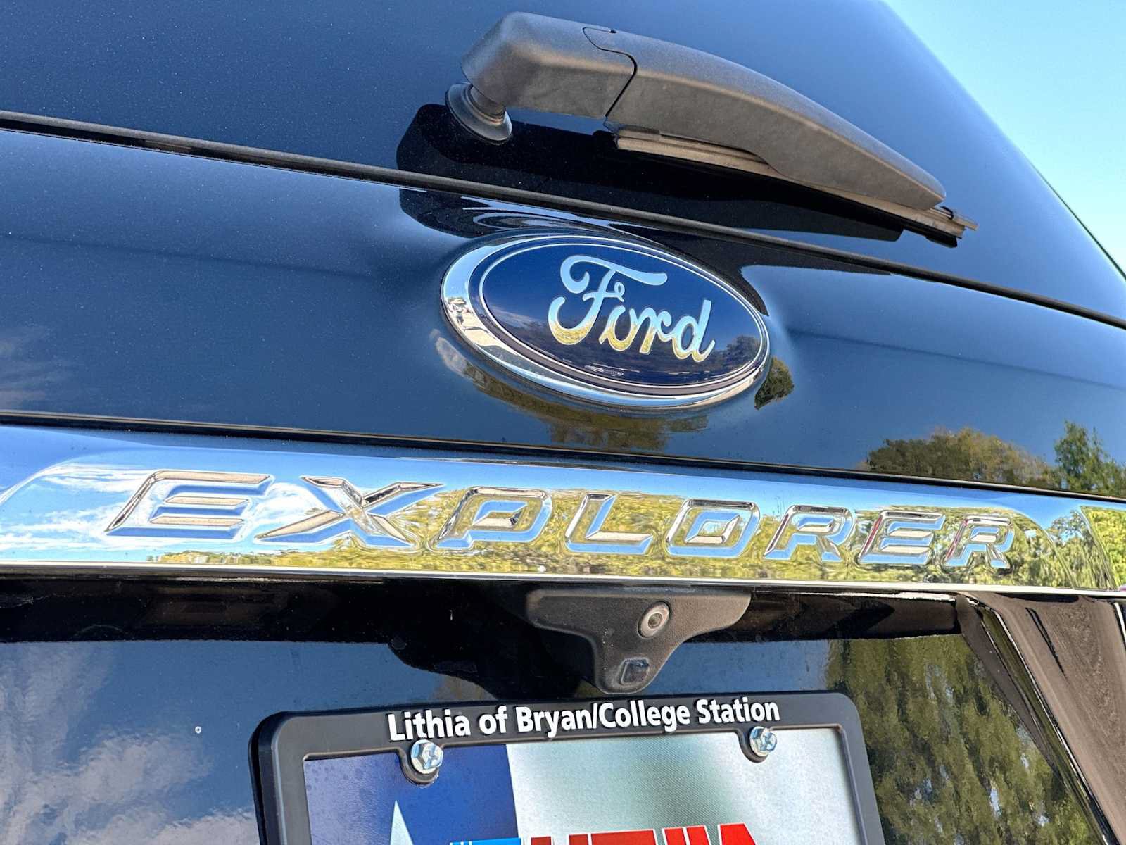 Used 2018 Ford Explorer Limited w/ Ford Safe & Smart Package AWD/4WD image 15