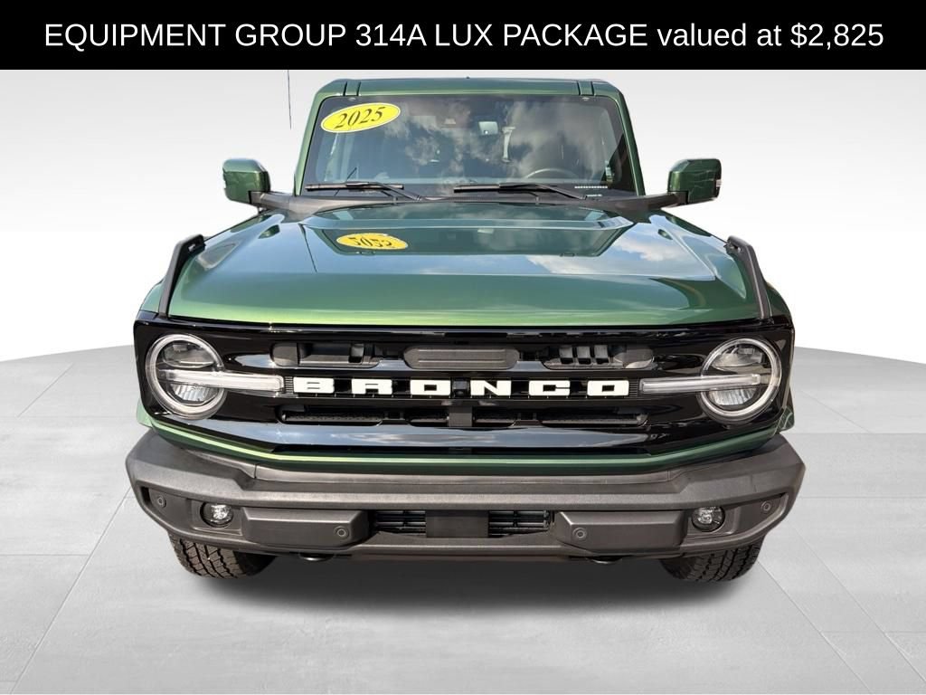 Used 2025 Ford Bronco Outer Banks AWD/4WD image 2