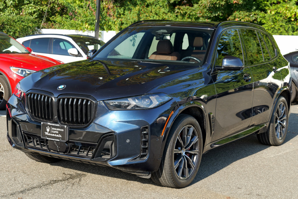 Used 2024 BMW X5 xDrive40i w/ M Sport Package AWD/4WD image 3