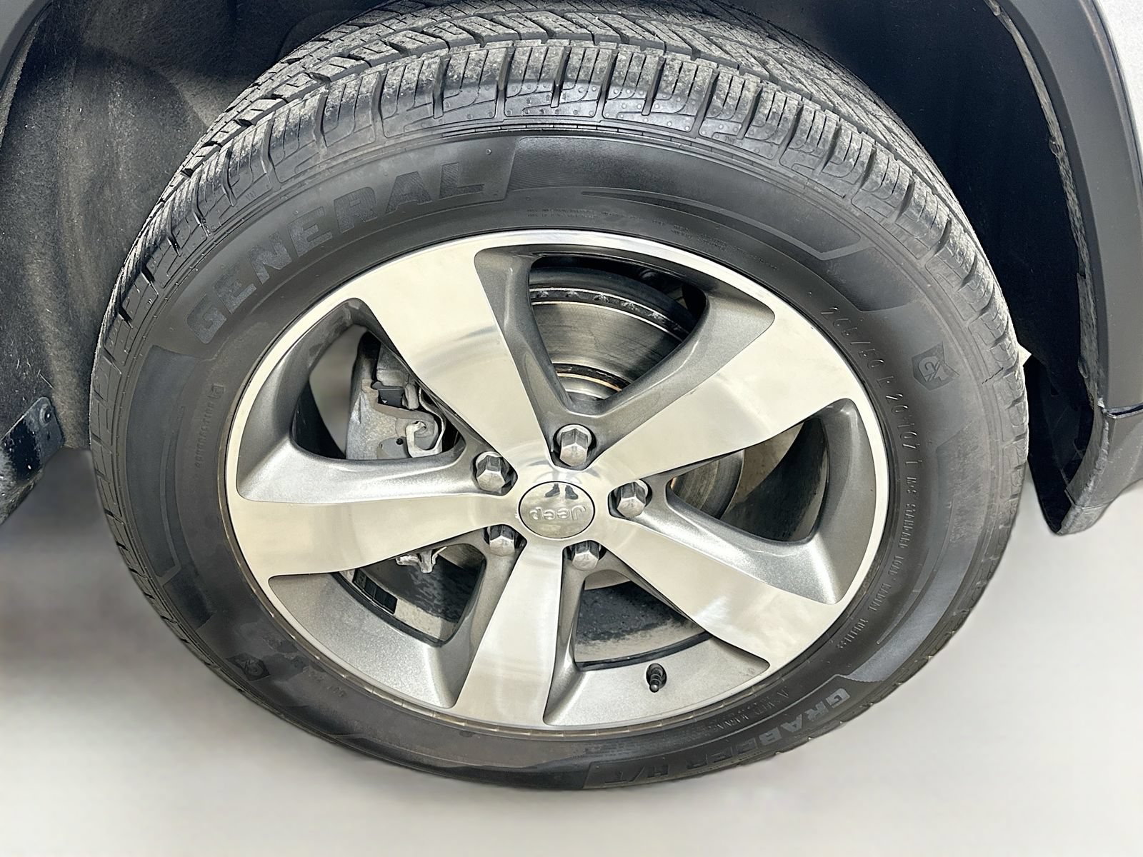 Used 2016 Jeep Grand Cherokee Limited AWD/4WD image 10