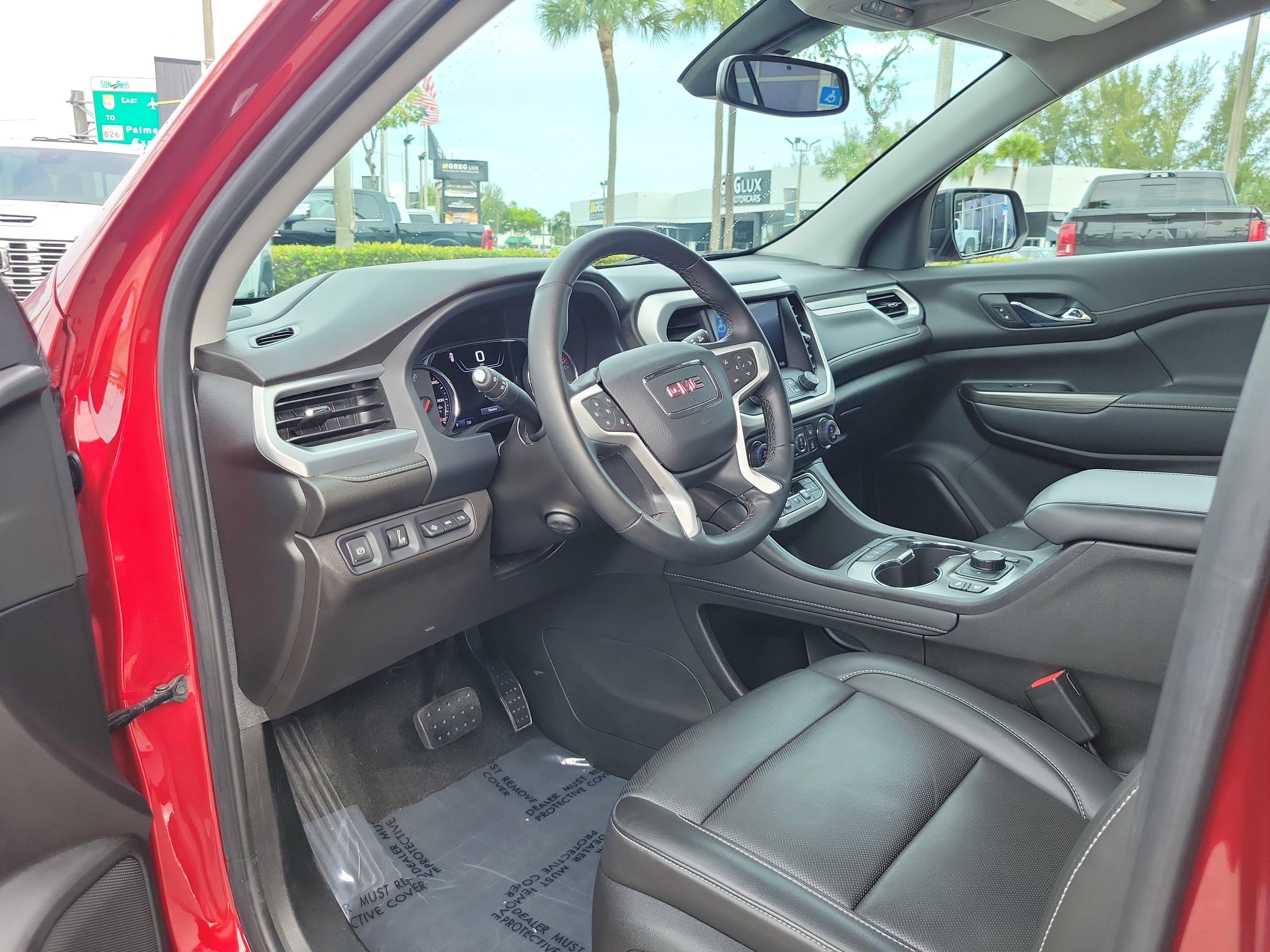 Used 2023 GMC Acadia SLT w/ Elevation Edition FWD image 9