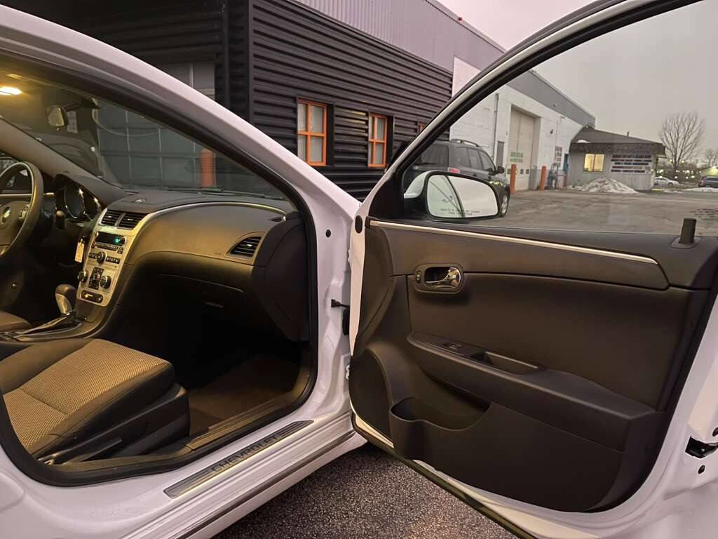 Used 2010 Chevrolet Malibu LT FWD image 19