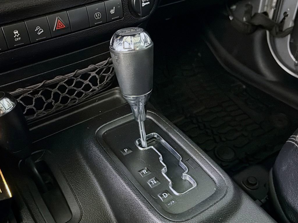 Used 2017 Jeep Wrangler Unlimited Sahara image 17