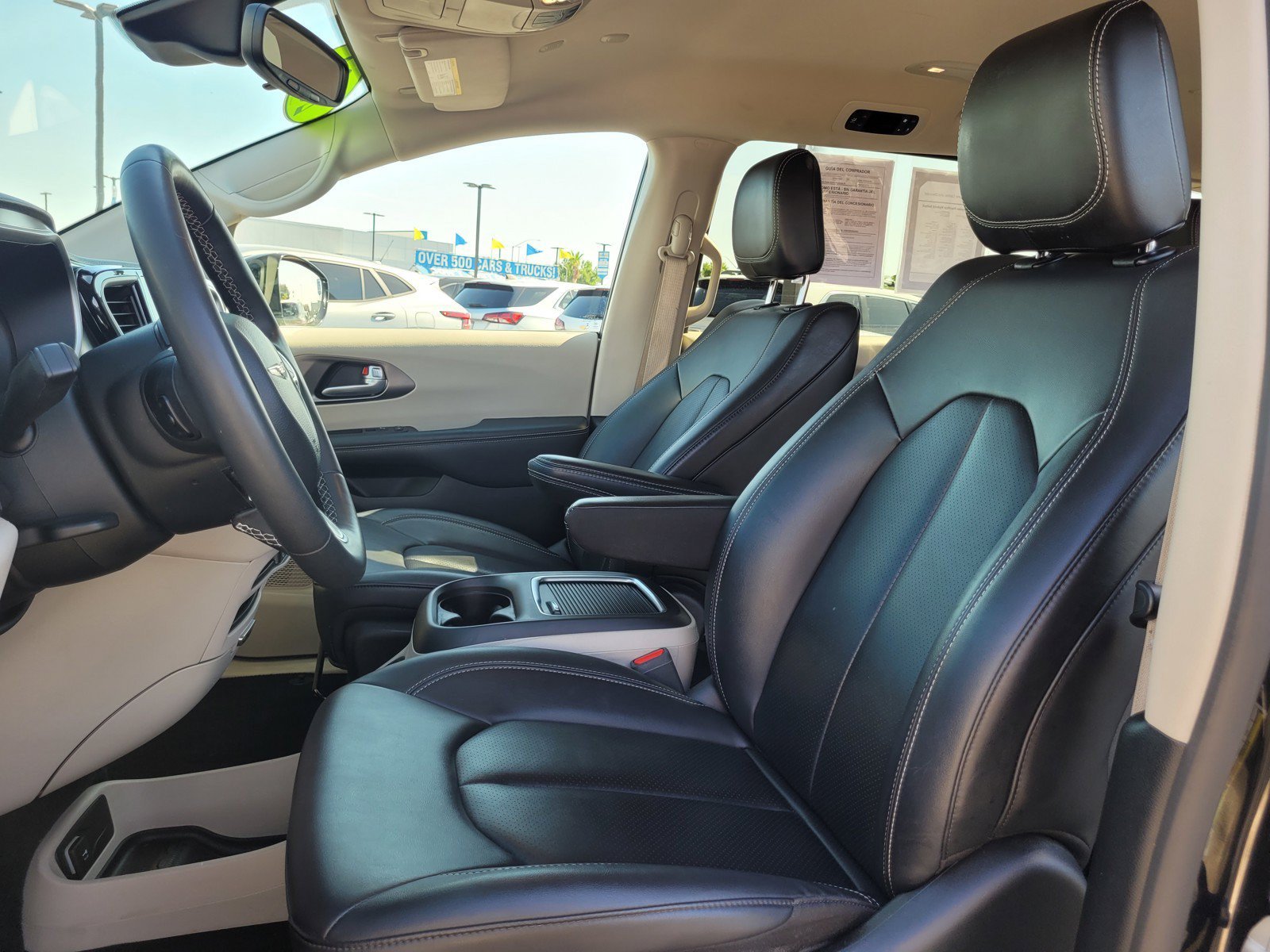 Used 2024 Chrysler Pacifica Limited FWD image 11