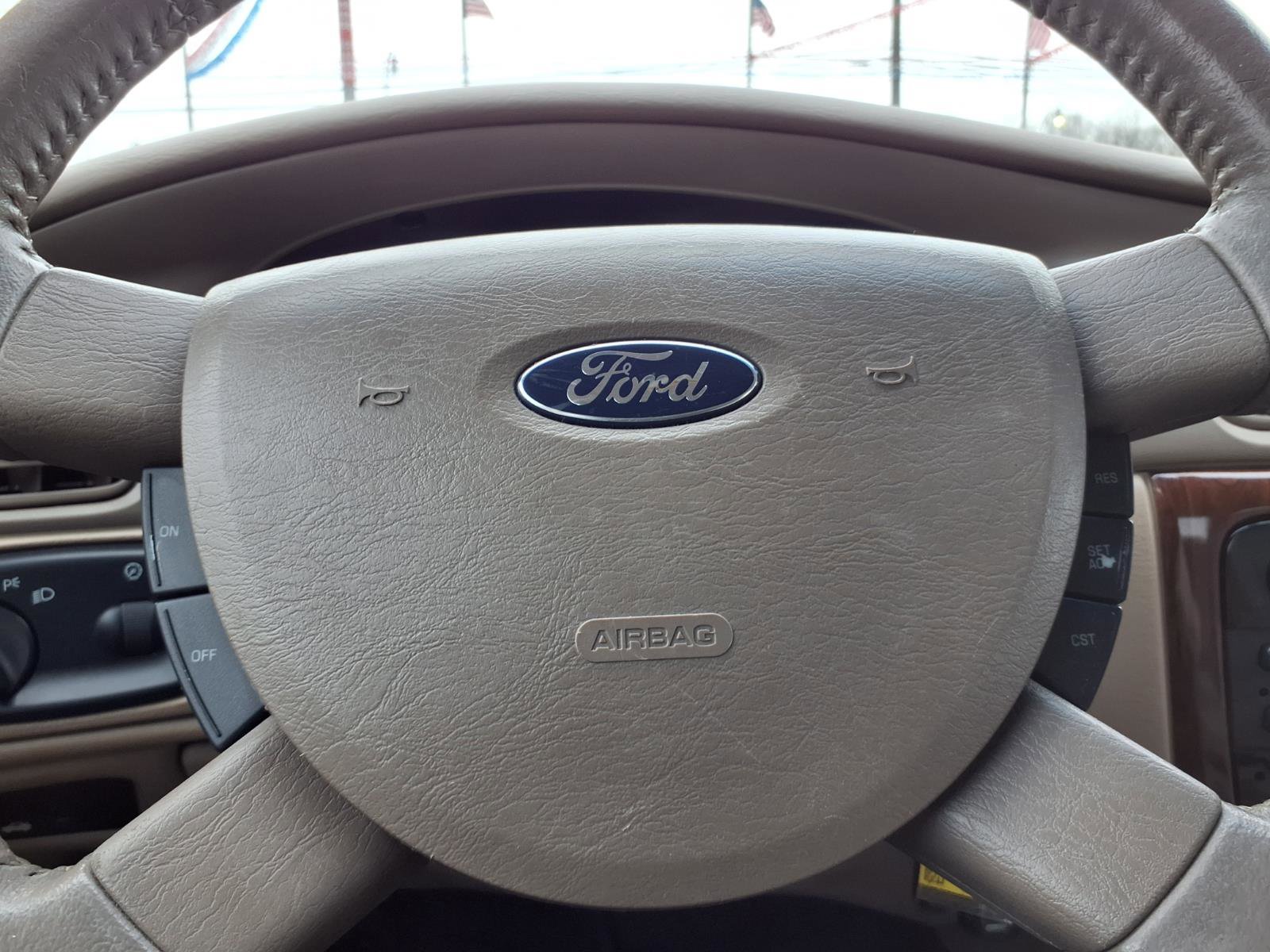 Used 2004 Ford Taurus SEL image 12
