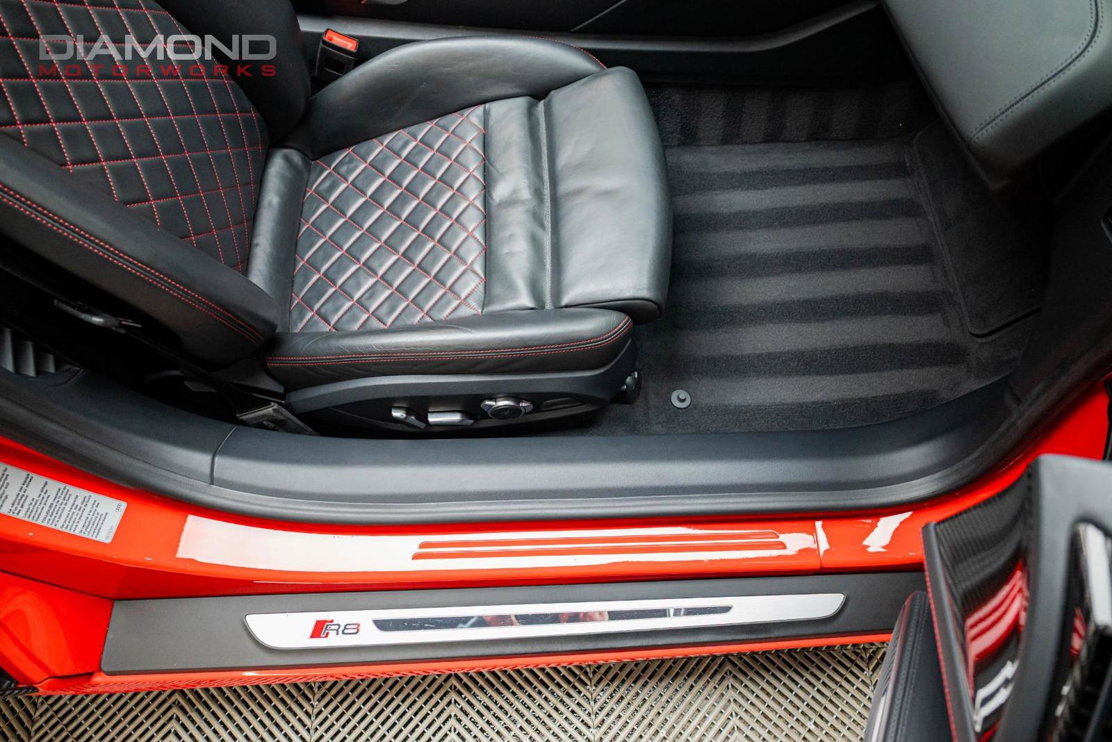 Used 2018 Audi R8 V10 w/ Carbon Exterior Package image 76