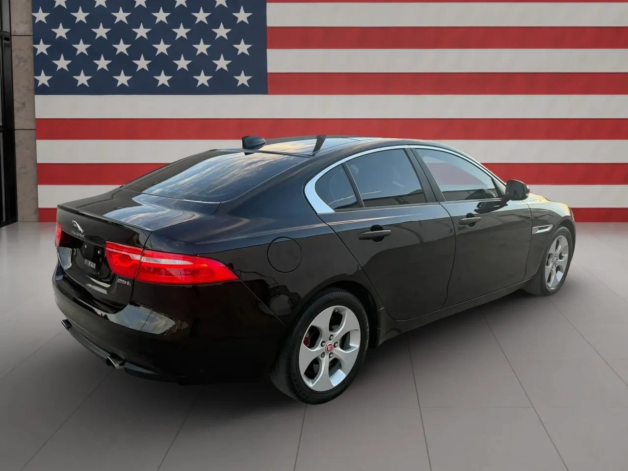 Used 2017 Jaguar XE RWD image 10