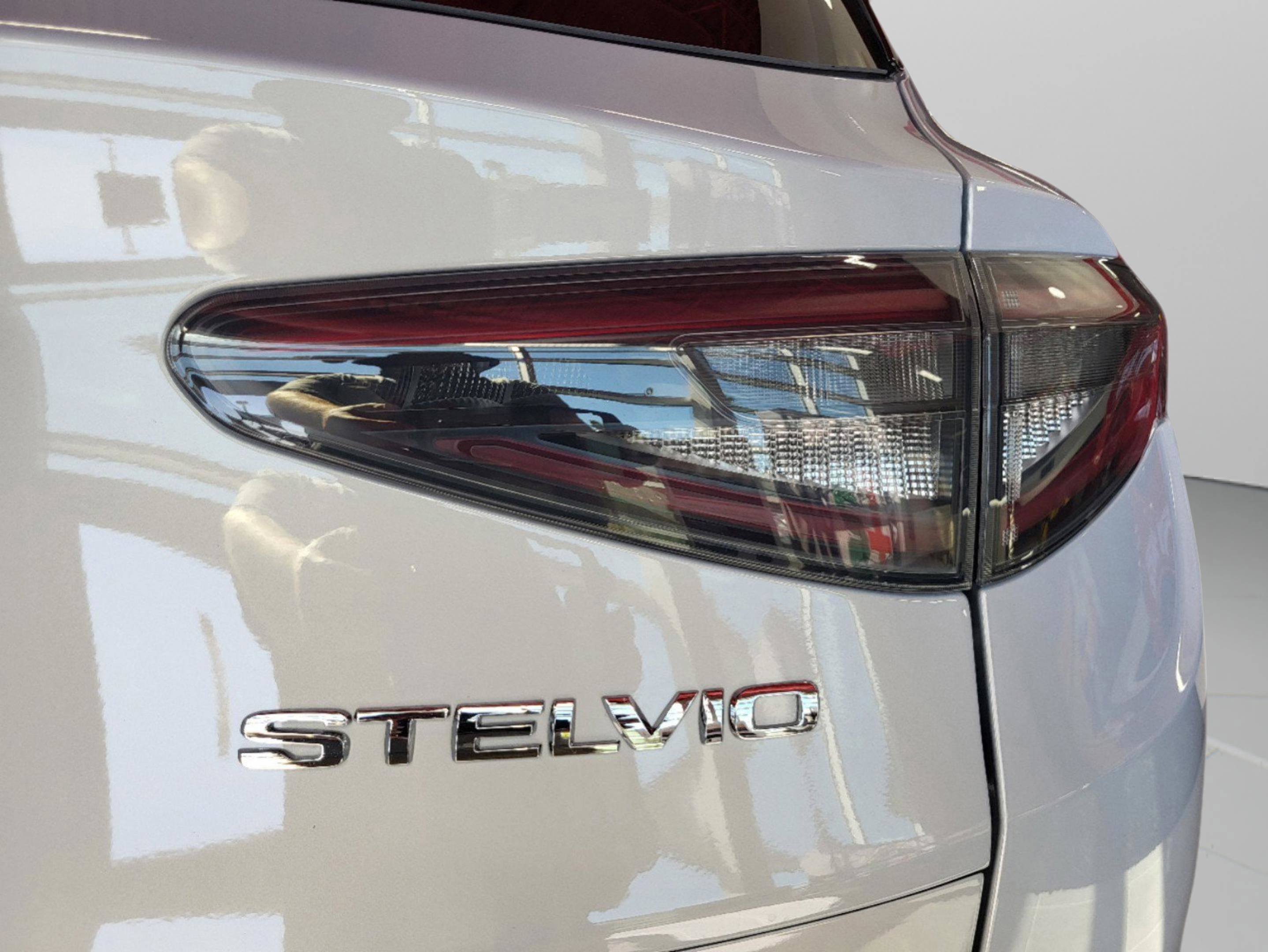 New 2025 Alfa Romeo Stelvio Sprint image 21