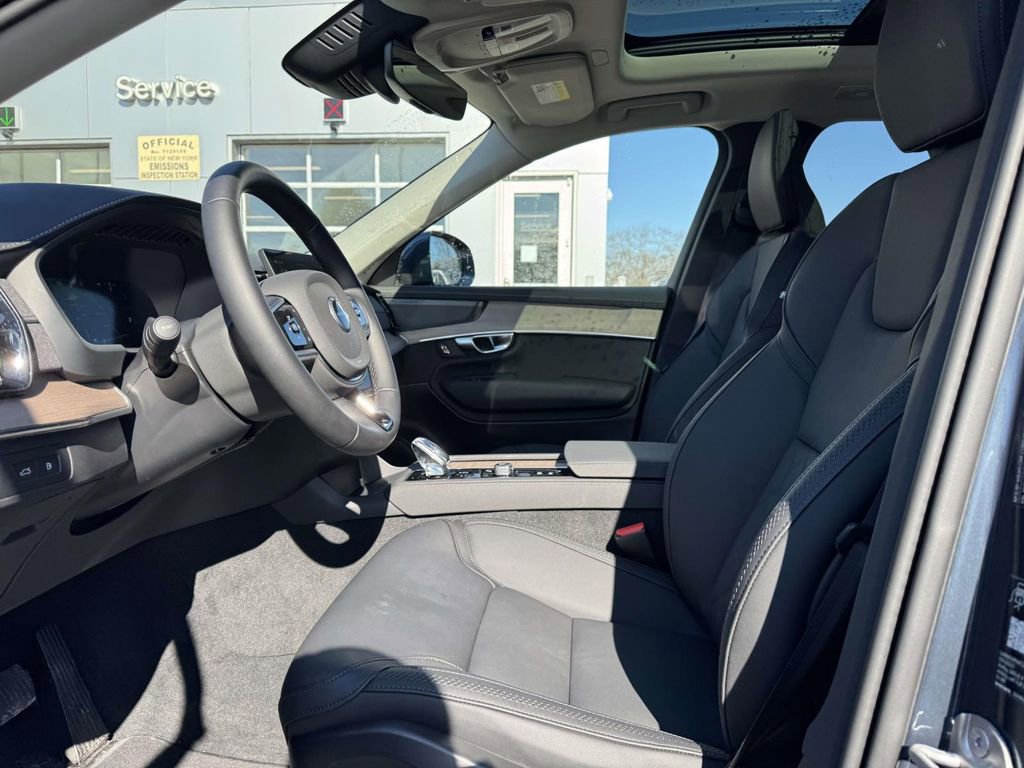 Certified 2026 Volvo XC90 T8 Plus w/ Protection Package Premier image 13