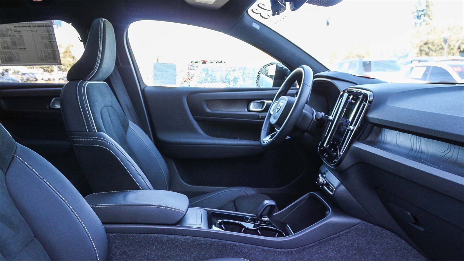 Used 2023 Volvo C40 P8 Recharge Plus w/ Protection Package Premier image 17