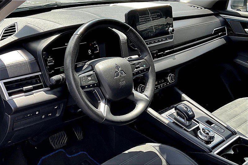 Used 2023 Mitsubishi Outlander SE image 15