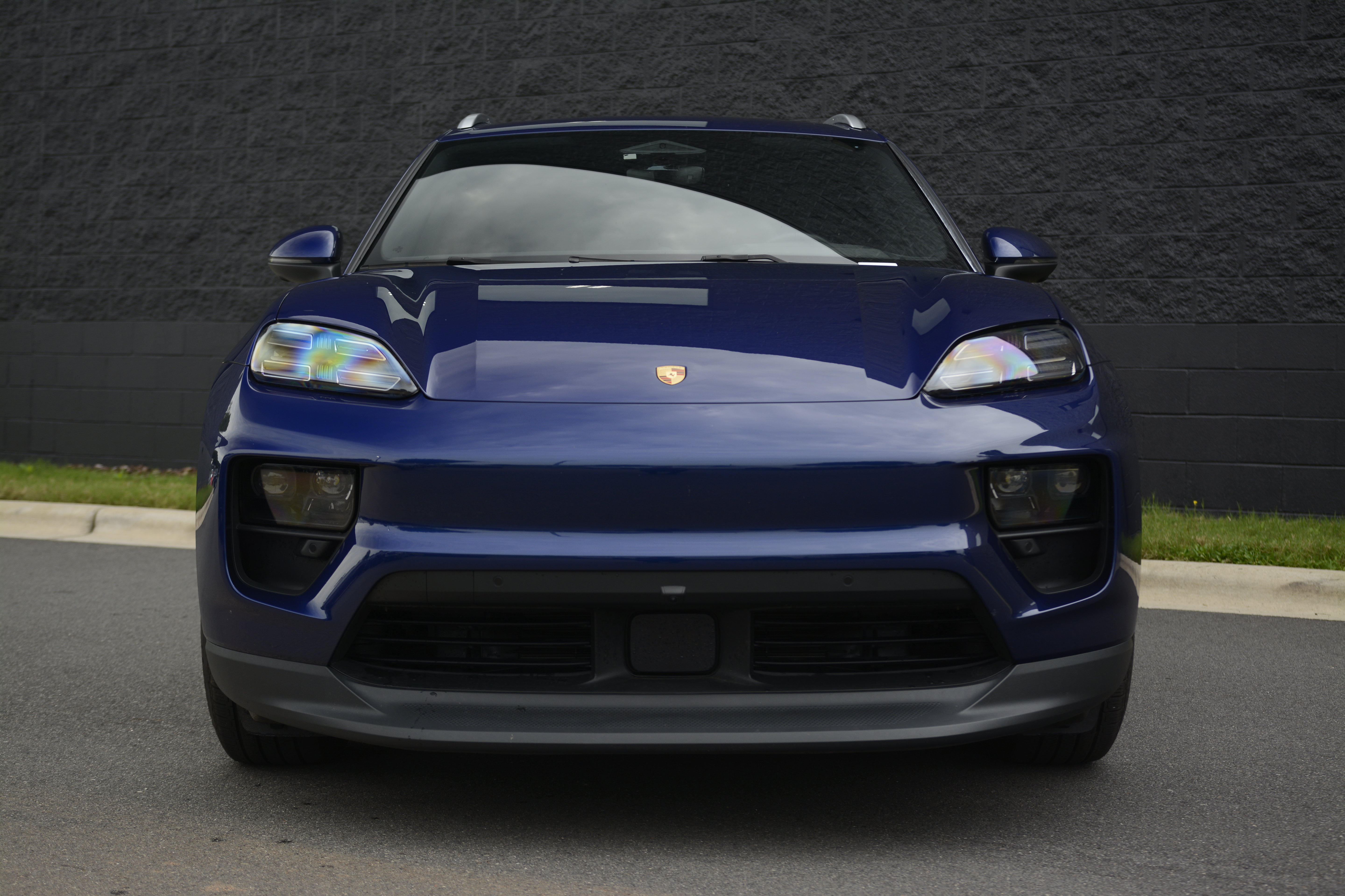 Certified 2024 Porsche Macan 4 Electric AWD/4WD image 10