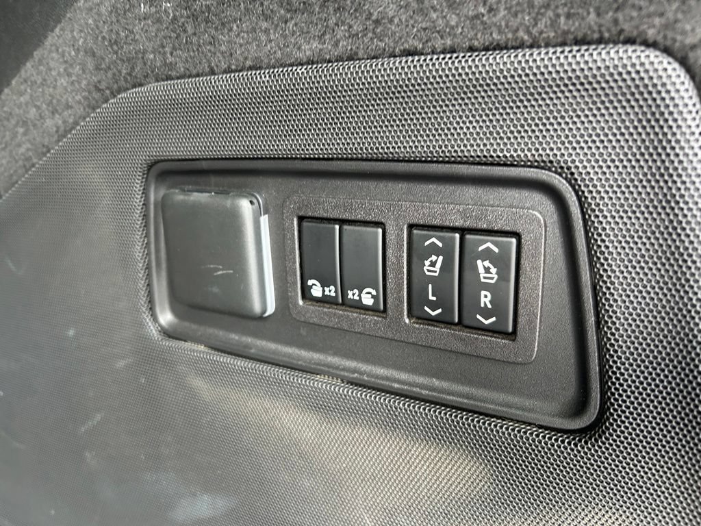 Used 2023 Cadillac Escalade ESV Premium Luxury AWD/4WD image 46