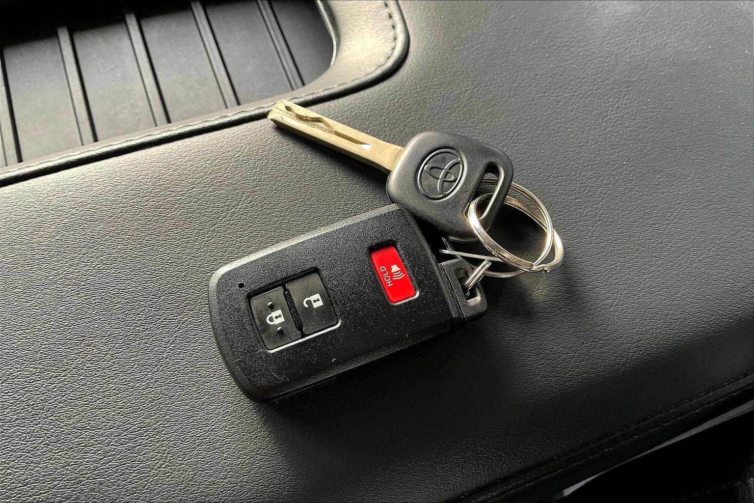 Used 2020 Toyota Tundra Limited w/ Limited Premium Package image 34