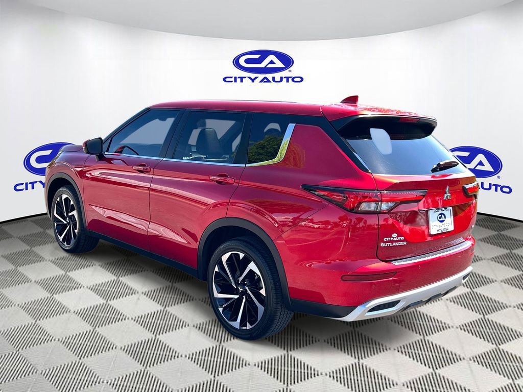 Used 2024 Mitsubishi Outlander SE Black Edition image 6