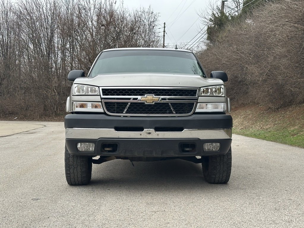 Used 2006 Chevrolet Silverado 2500 LT w/ Heavy-Duty Power Package image 3