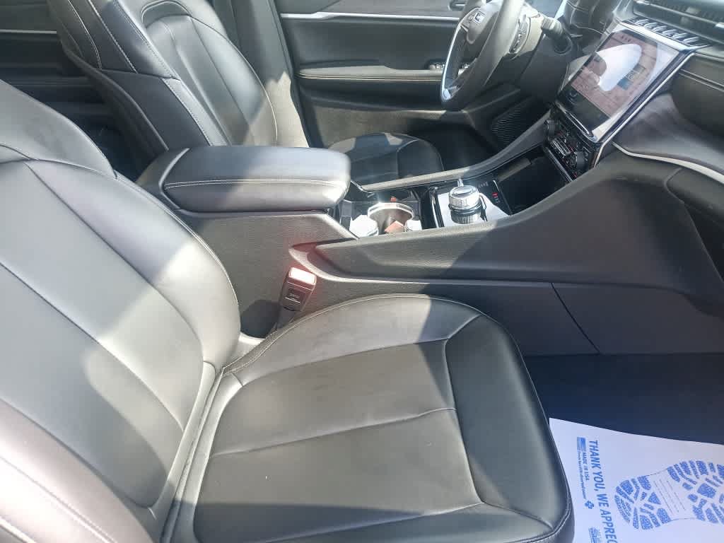 Used 2023 Jeep Grand Cherokee L Limited AWD/4WD image 26