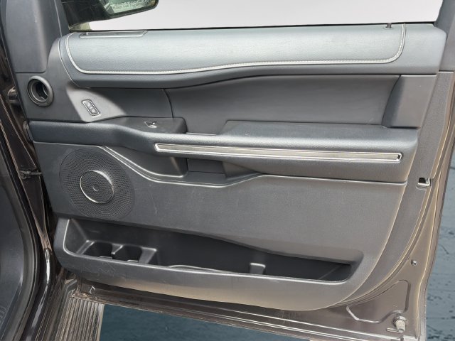 Used 2024 Ford Expedition XLT RWD image 10