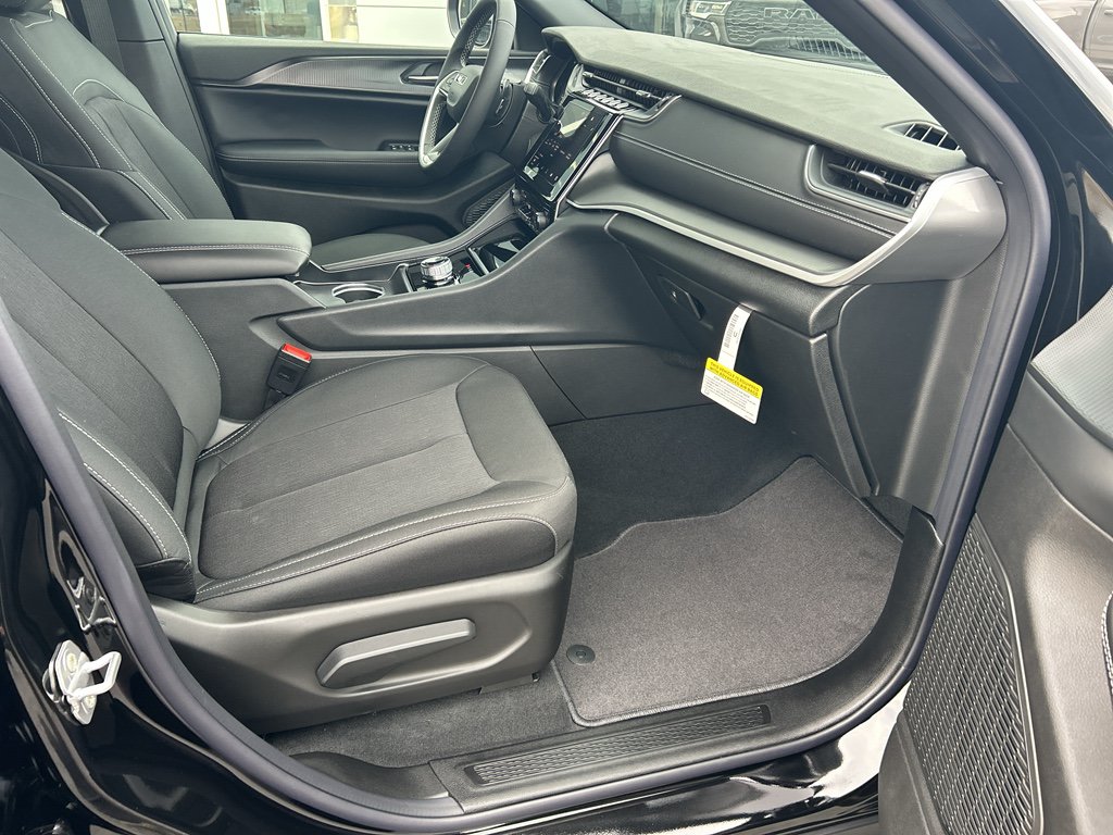 New 2025 Jeep Grand Cherokee Laredo RWD image 20