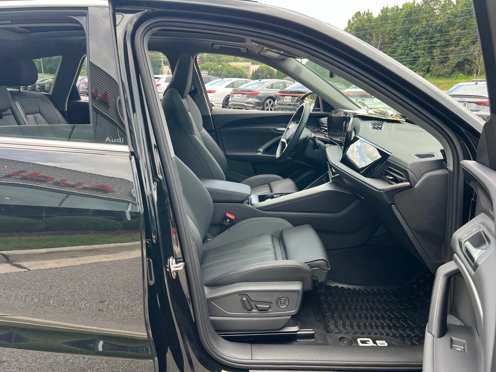Used 2025 Audi Q5 Premium Plus w/ Premium Plus AWD/4WD image 33