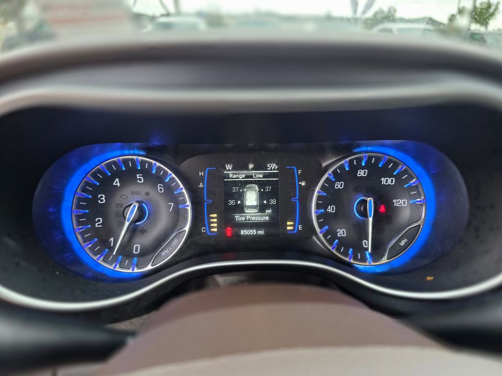 Used 2020 Chrysler Pacifica Touring-L image 21