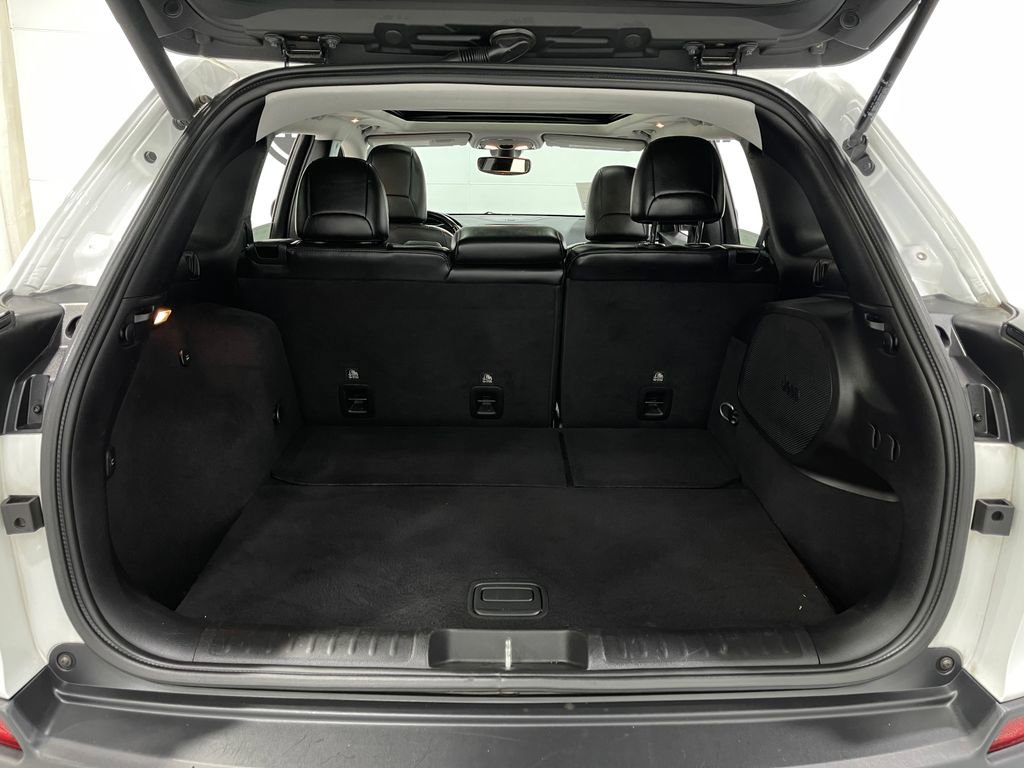 Used 2019 Jeep Cherokee Limited w/ Luxury Group image 26