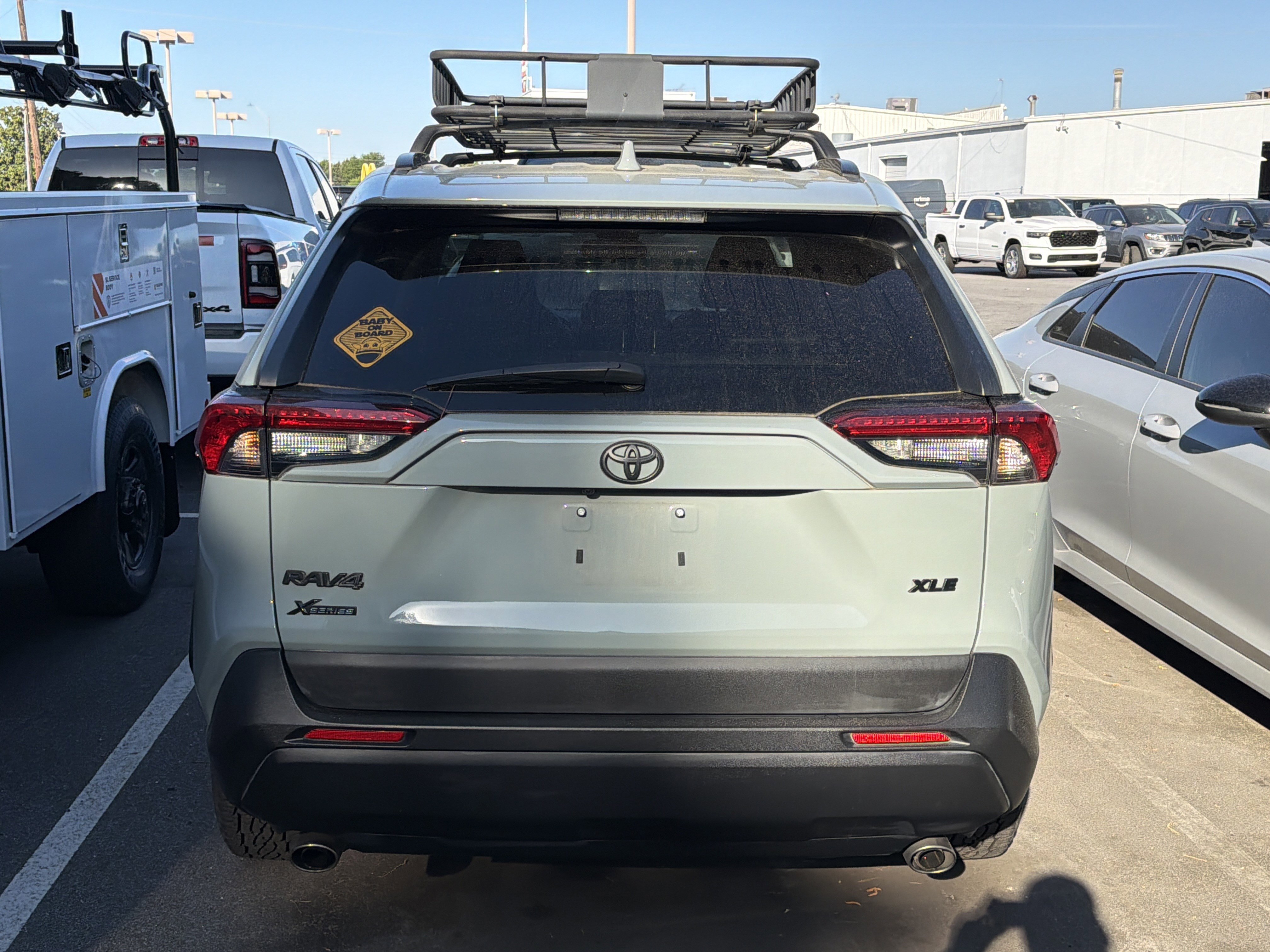 Used 2021 Toyota RAV4 XLE w/ Convenience Package image 5