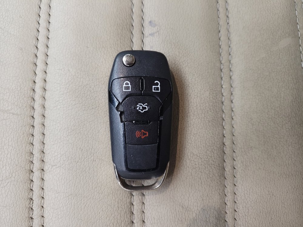 Used 2015 Ford Fusion SE w/ Equipment Group 202A FWD image 32