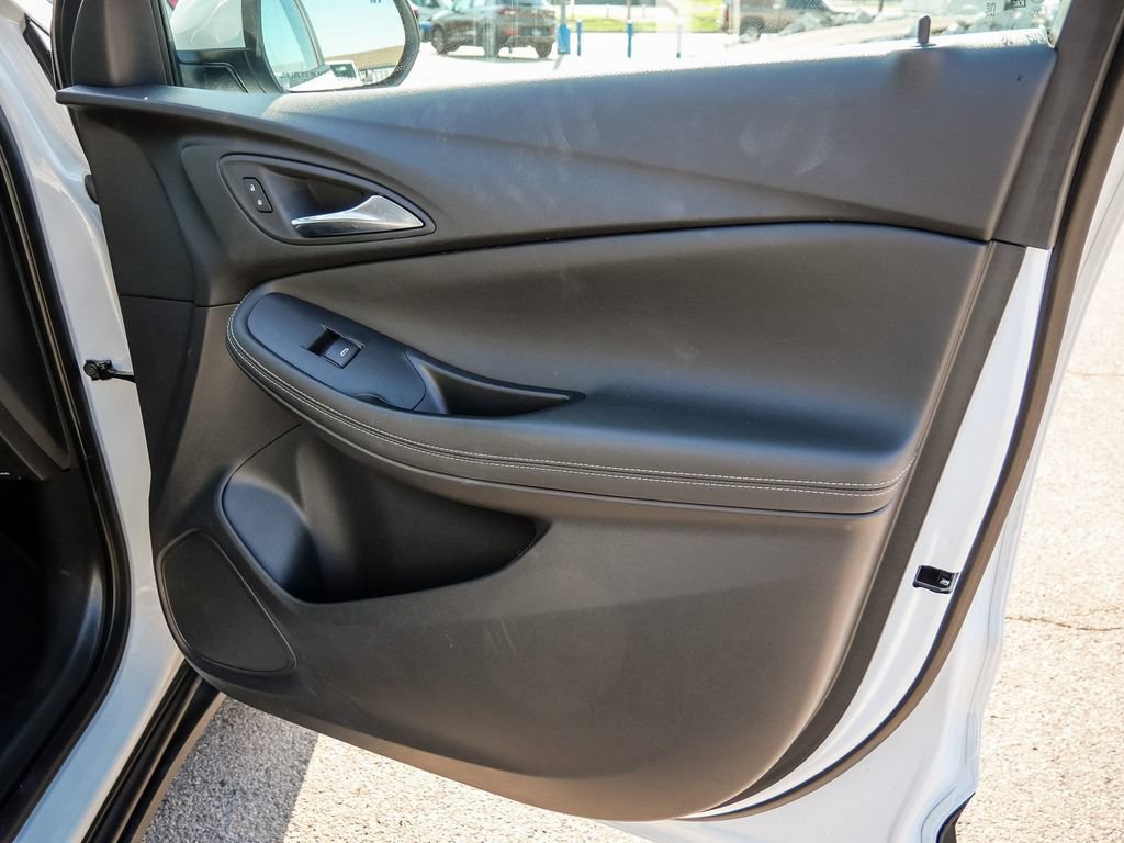 Used 2025 Buick Encore GX Preferred FWD image 16