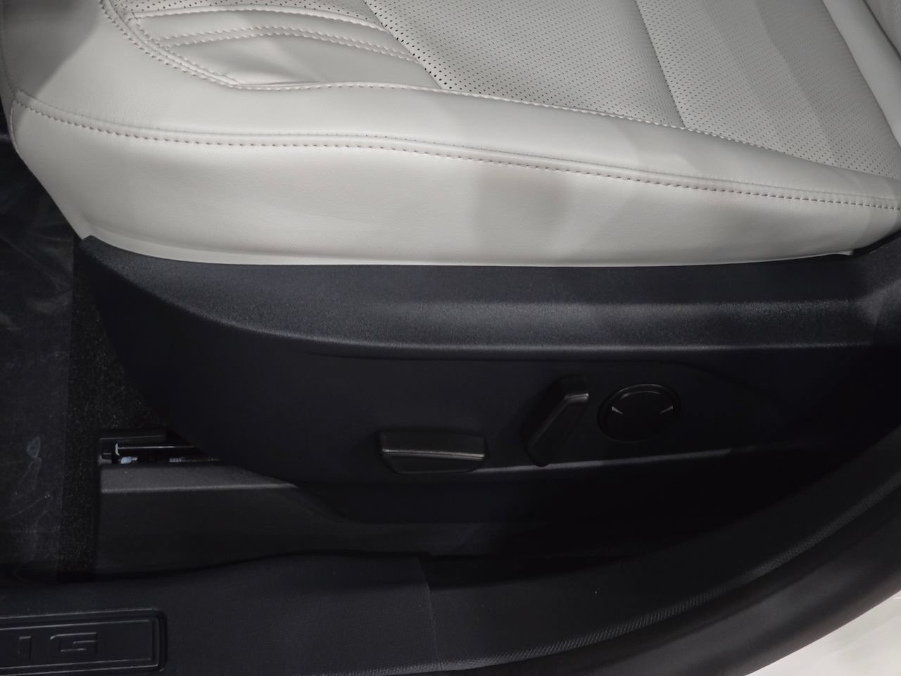 New 2025 Ford Mustang Mach-E Premium AWD/4WD image 21